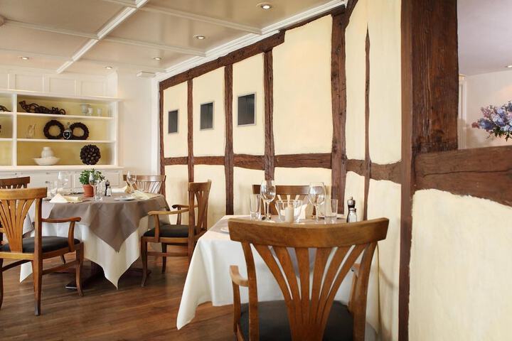 Dining 38 of 65