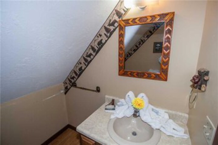 Room 4 of 25