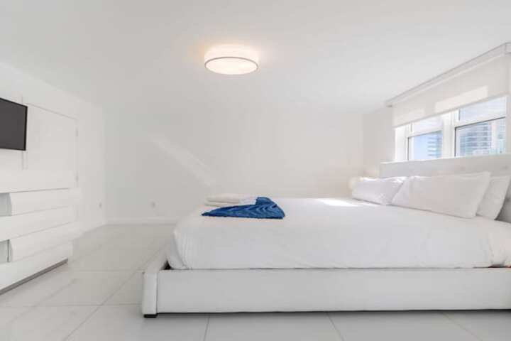 Room 44 of 177