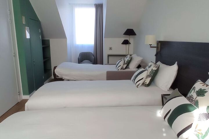 Room 11 of 113