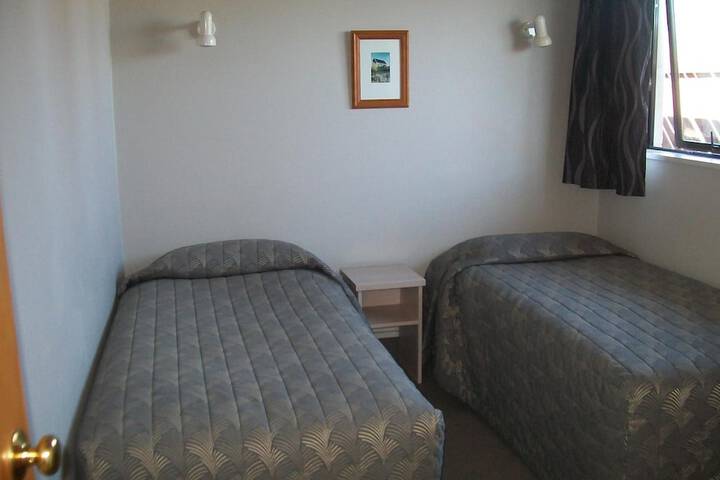 Room 12 of 80