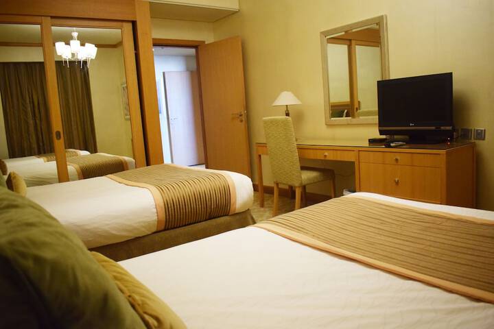 Room 8 of 133