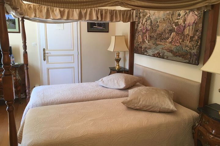 Room 18 of 125