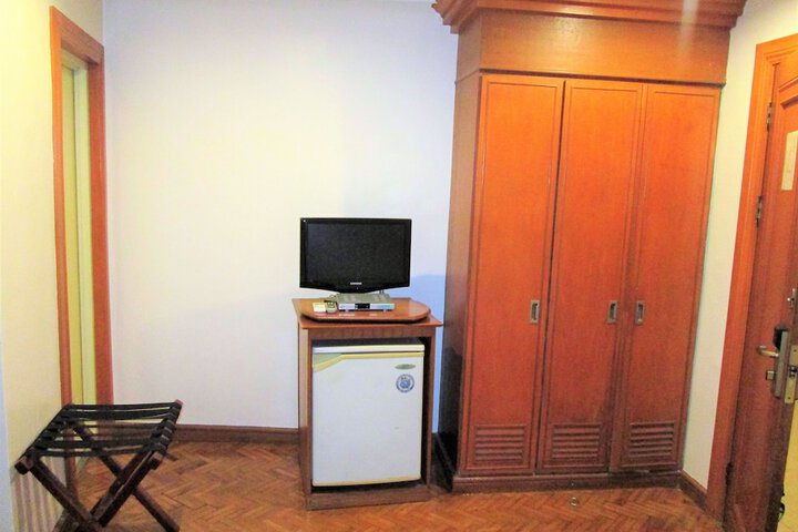 Room 33 of 53