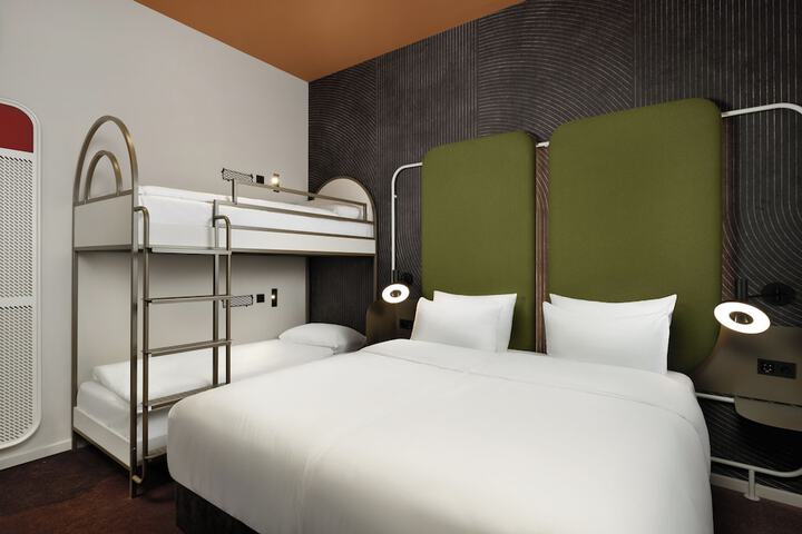 Room 21 of 170