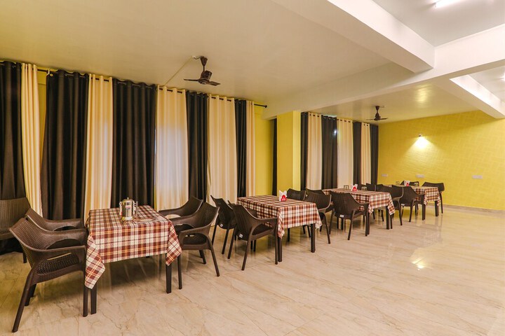 Ballroom/Hall 12 of 22