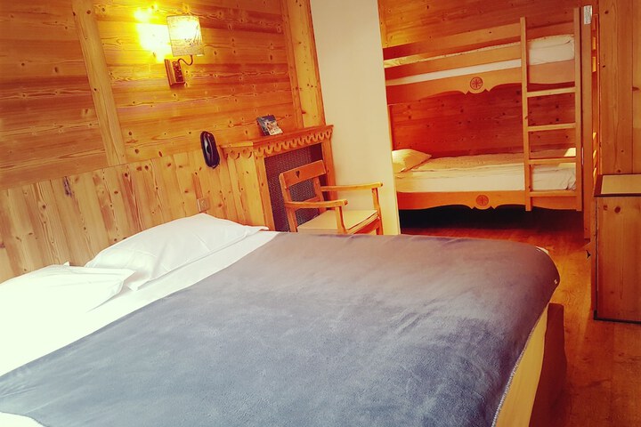 Room 10 of 33
