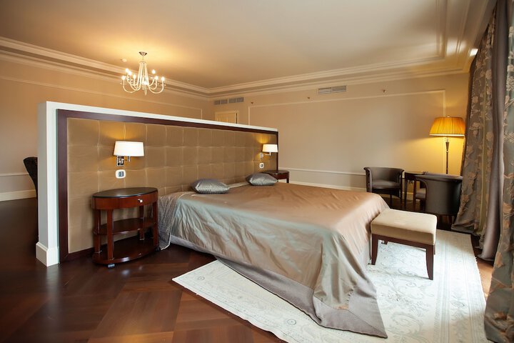 Room 16 of 166
