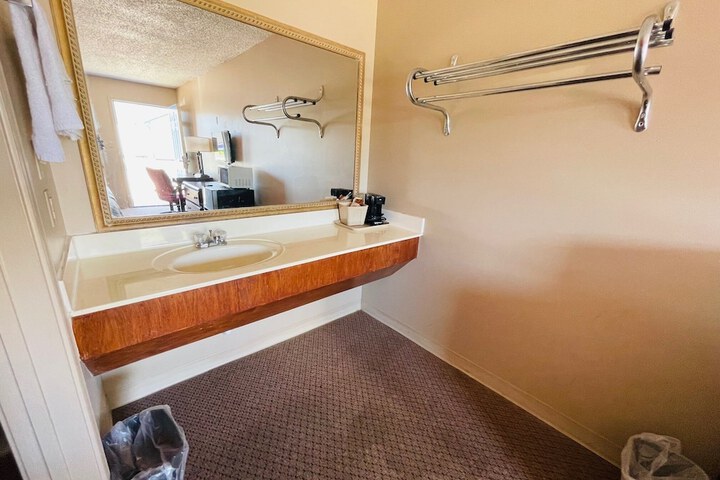Room 7 of 25