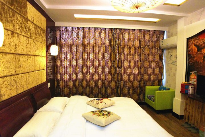 Room 6 of 24