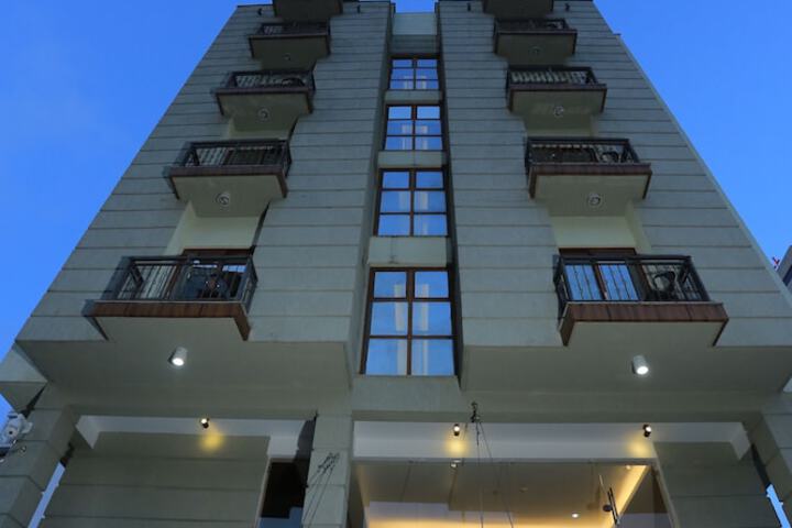 OBSIDIAN HOTEL