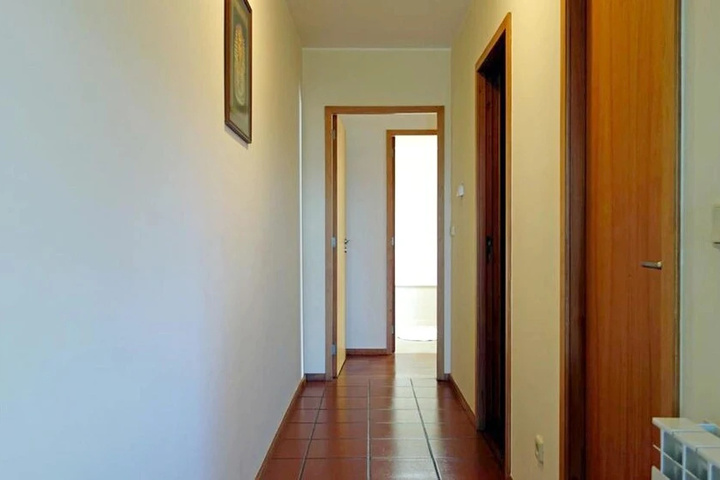 Room 10 of 16
