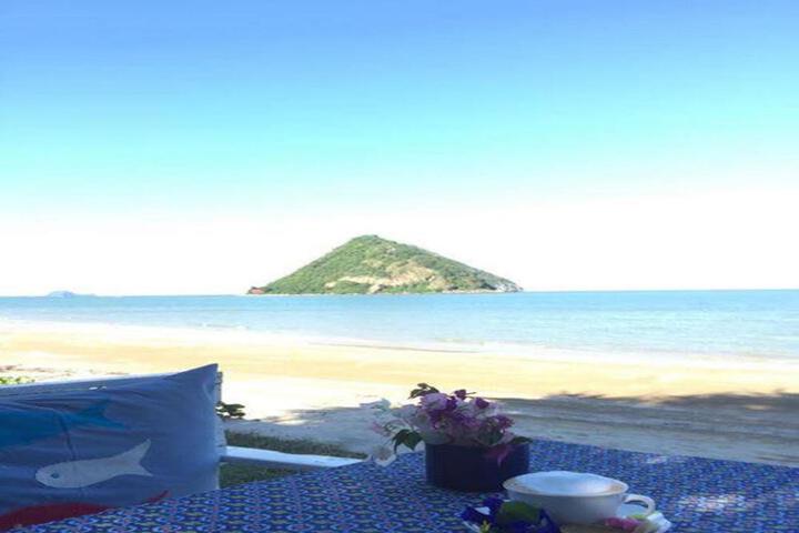 Brassiere Beach Hotel