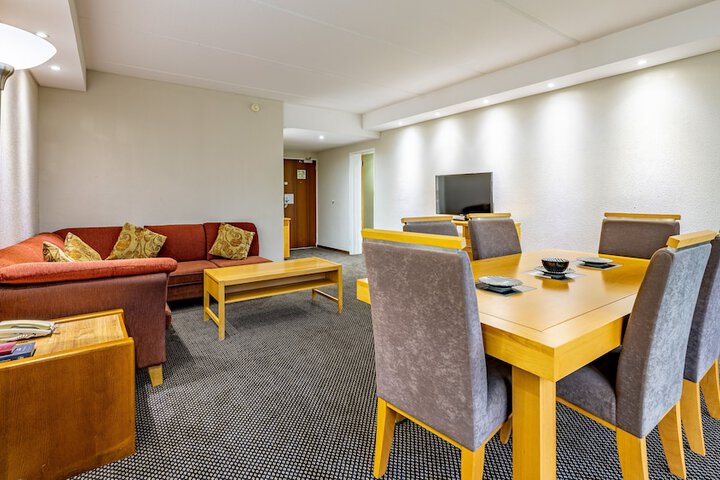Room 5 of 88