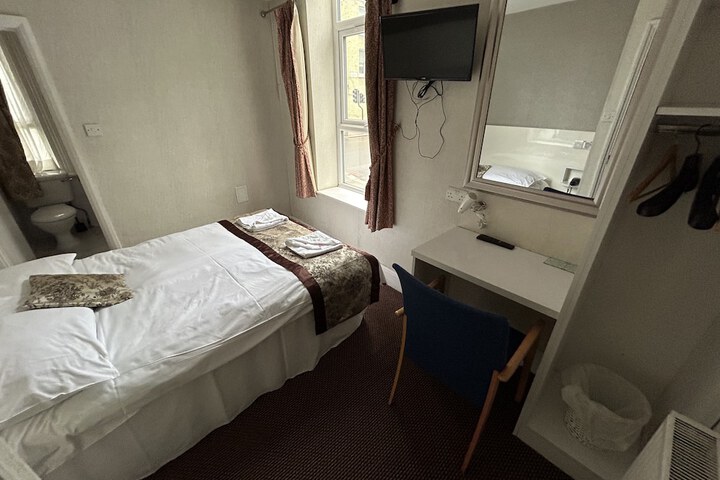 Room 7 of 118
