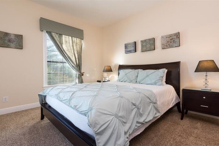 Room 4 of 36