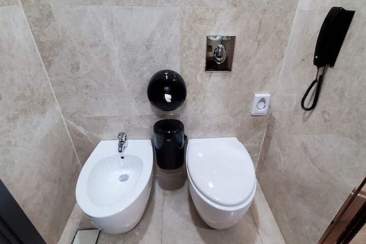 Room 9 of 26