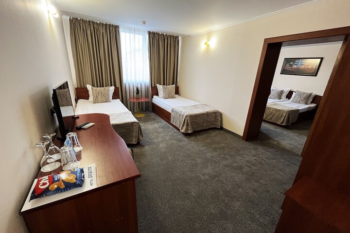 Room 10 of 49