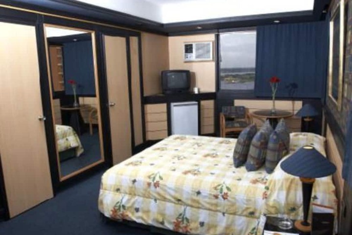 Room 12 of 38