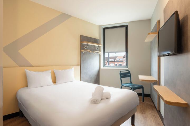 Room 3 of 37