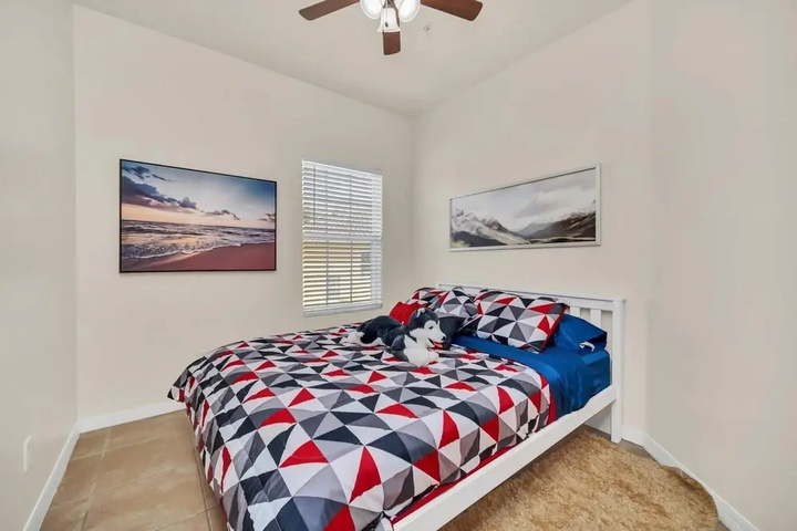 Room 4 of 20