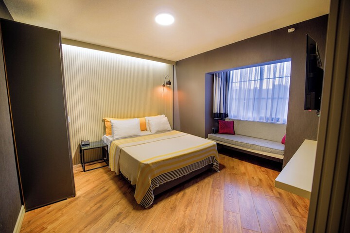 Room 16 of 39