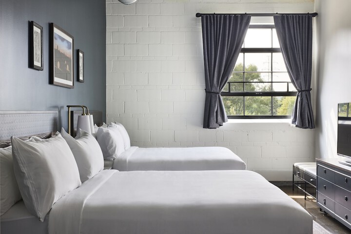 Signature Suite (3 of 8)