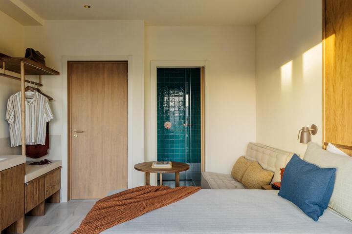 Room 43 of 140