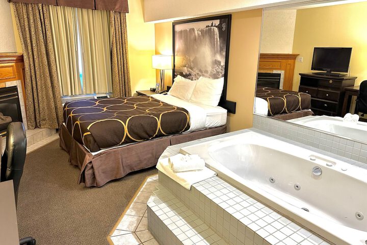 2 Queen Beds (1 of 18)