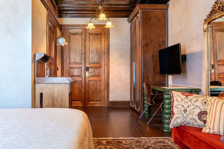 Room 13 of 47