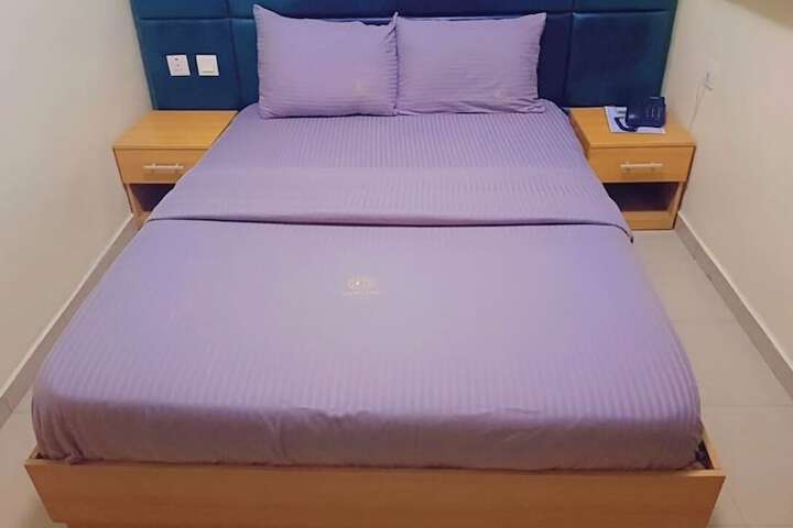 Room 9 of 11