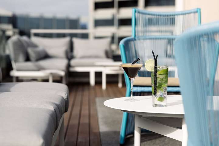 Lounge 70 of 83