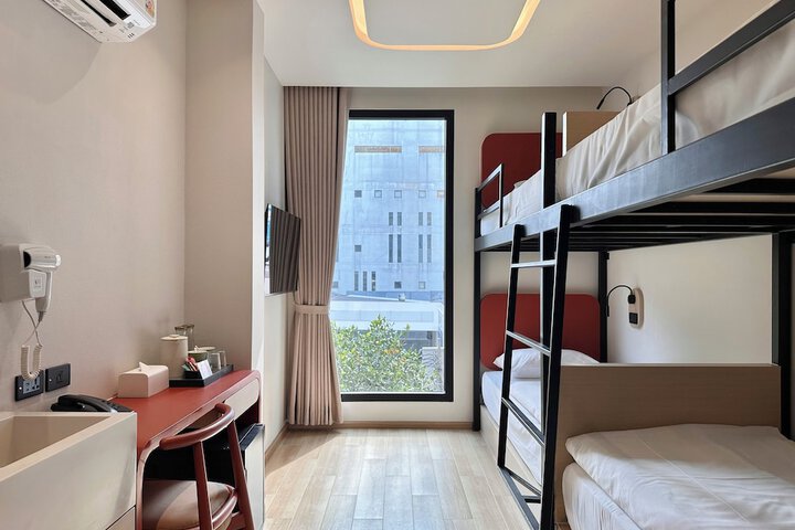 Room 27 of 79