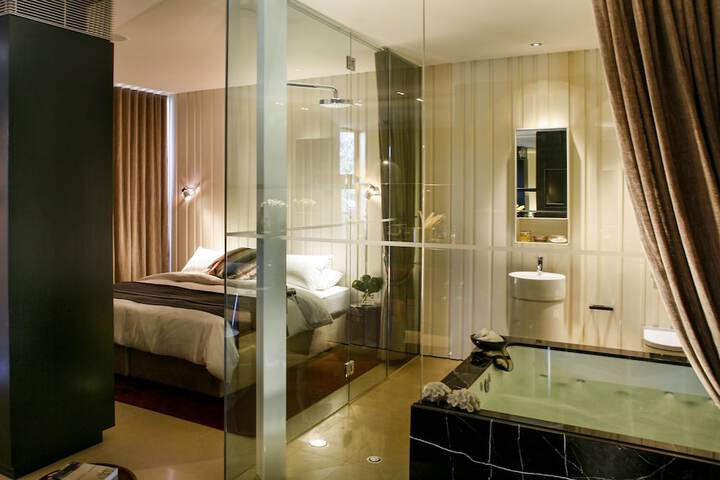 Room 15 of 21