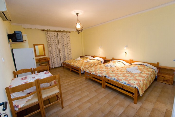 Room 11 of 37