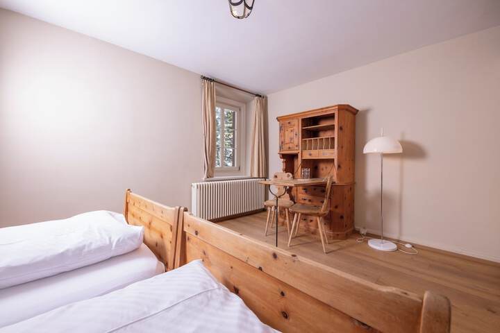 Room 46 of 103