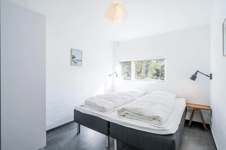 Room 3 of 16