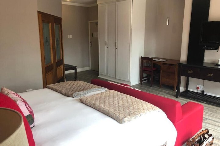 Room 9 of 108