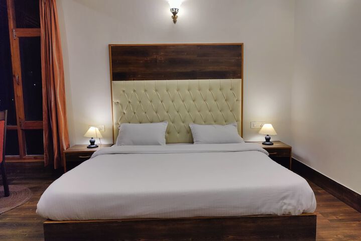Room 18 of 76