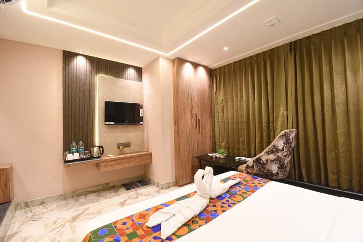 Room 6 of 20