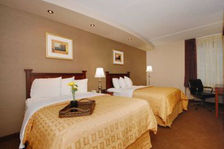 Room 4 of 8