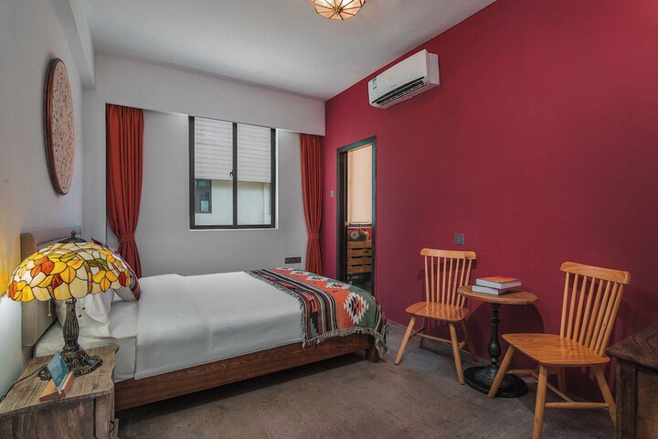 Room 5 of 92