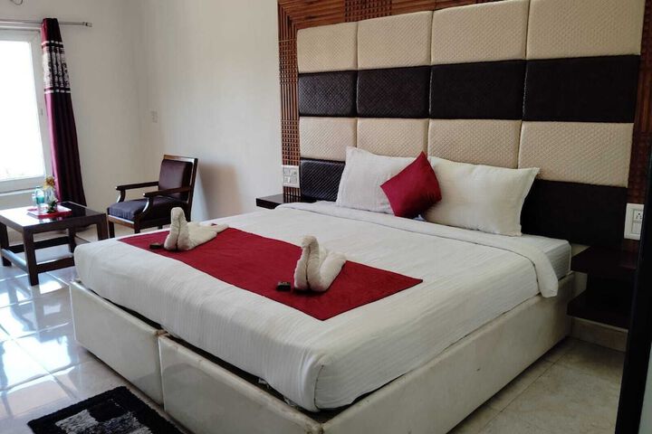 Room 4 of 13