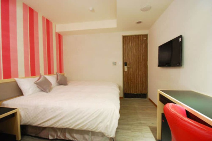Room 3 of 25