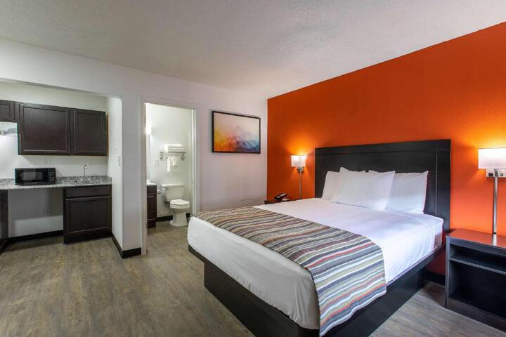 1 Queen Bed (24 of 34)