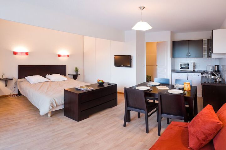 Room 3 of 43
