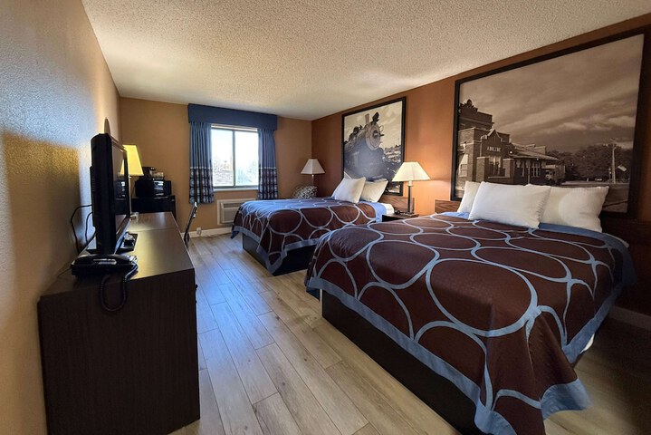 1 Queen Bed Accessible Room (3 of 13)