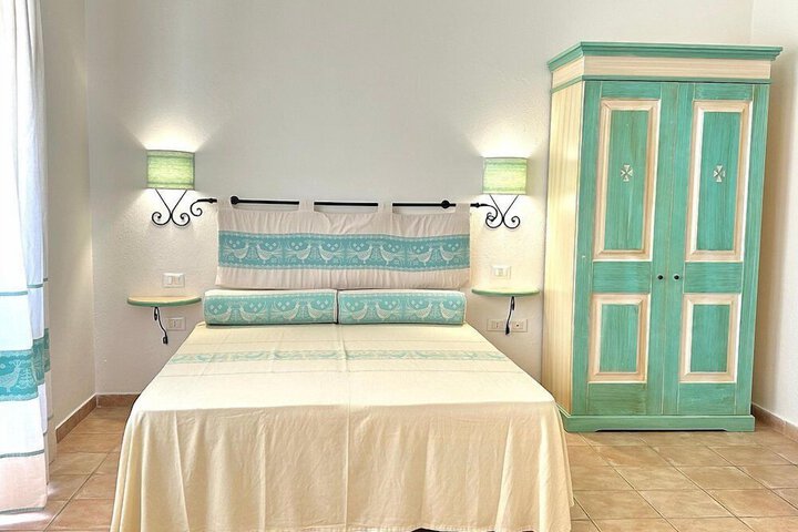 Room 2 of 35