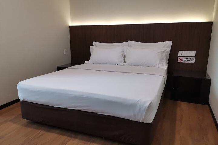 Room 6 of 17