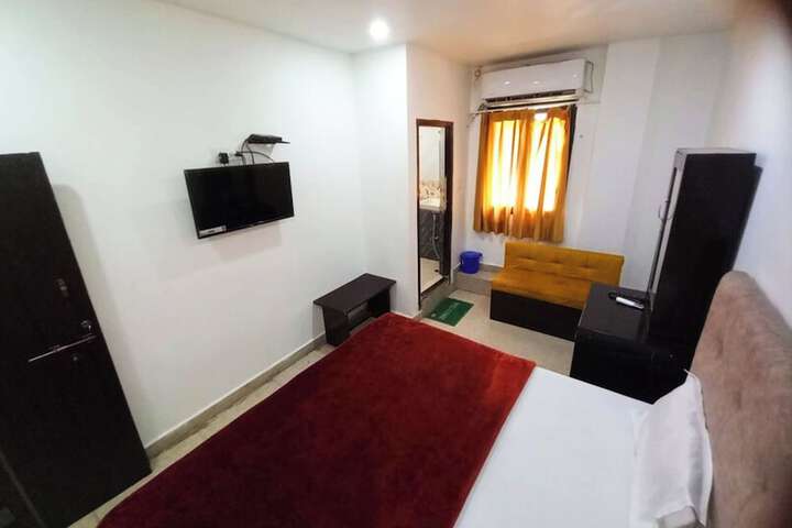Room 12 of 23